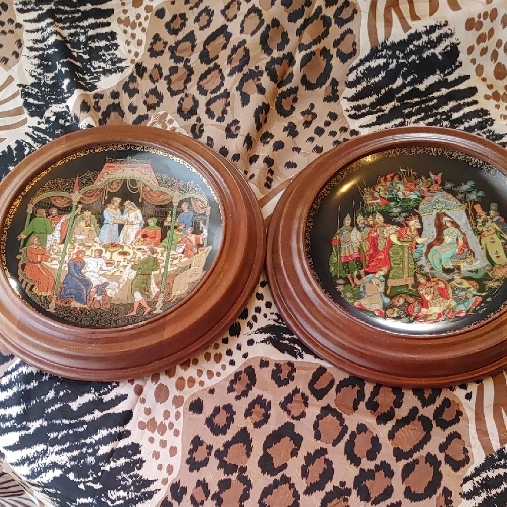 1989/90 Decorative Wooden Framed Plates